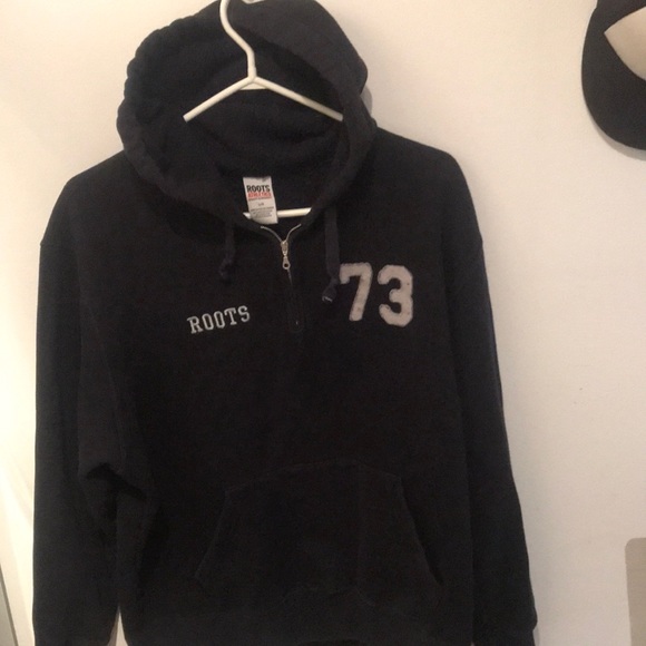 Roots Other - Roots Athletics Classic dark blue quarter zip hoodie with front pouch pocket